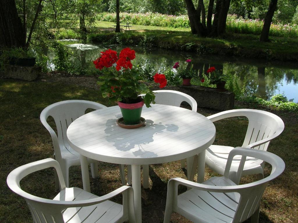 Logis Le Moulin Fleuri Hotel Veigné Kültér fotó